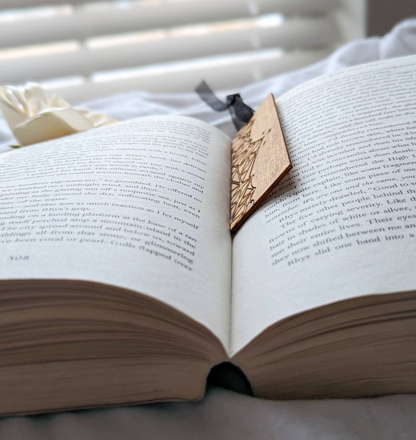 Velaris Mountains City of Starlight | Licensed ACOTAR wooden bookmark - Quill & Cauldron