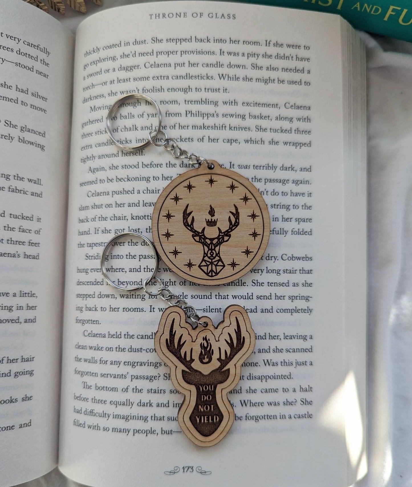Licensed Throne of Glass wooden keychain - Quill & Cauldron