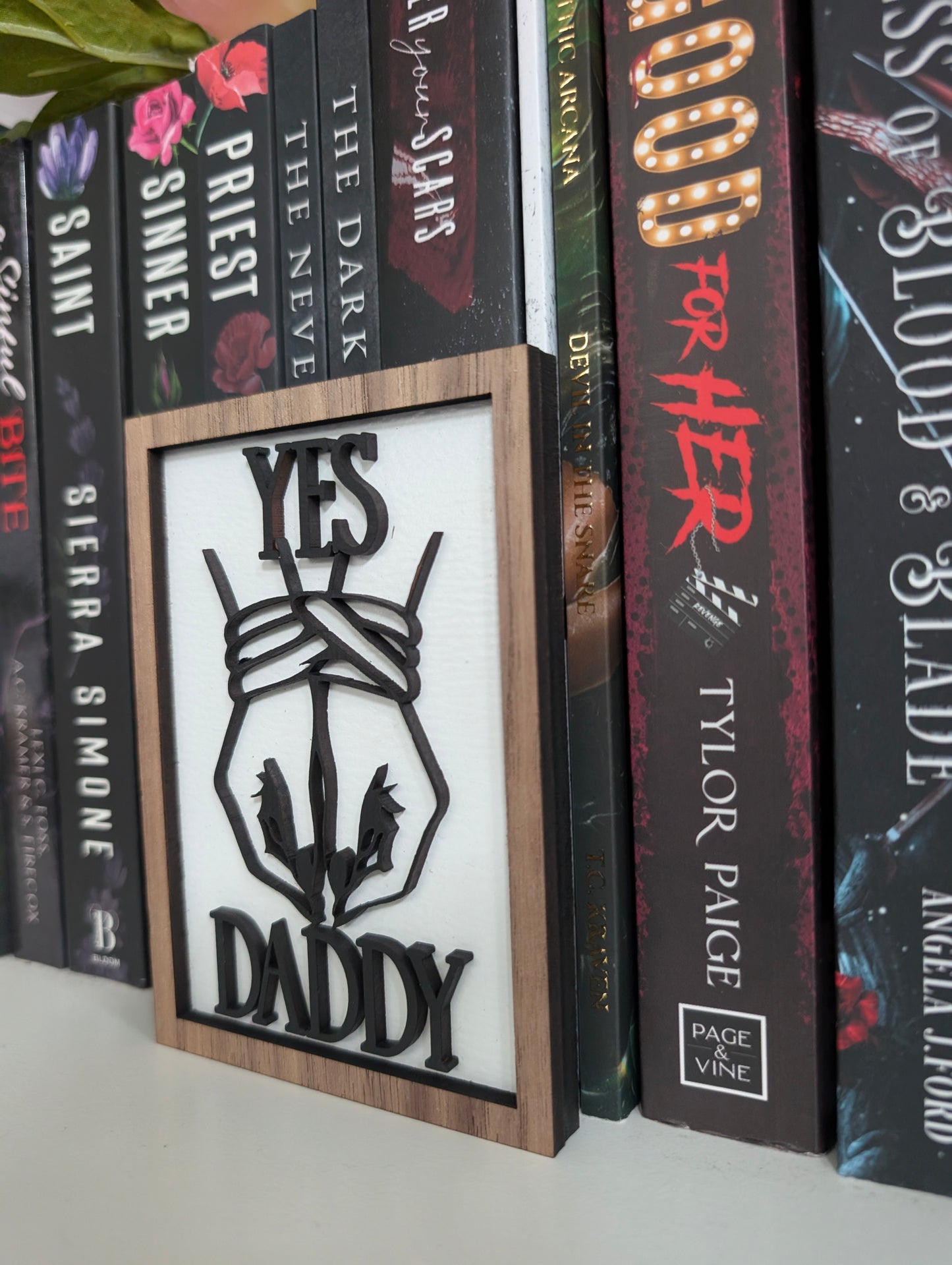 Yes Daddy Bookshelf Sign